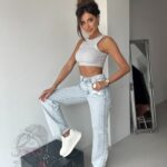 Spodnie jeansowe z przetarciami Gusty jasnoniebieskie