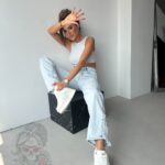 Spodnie jeansowe z przetarciami Gusty jasnoniebieskie