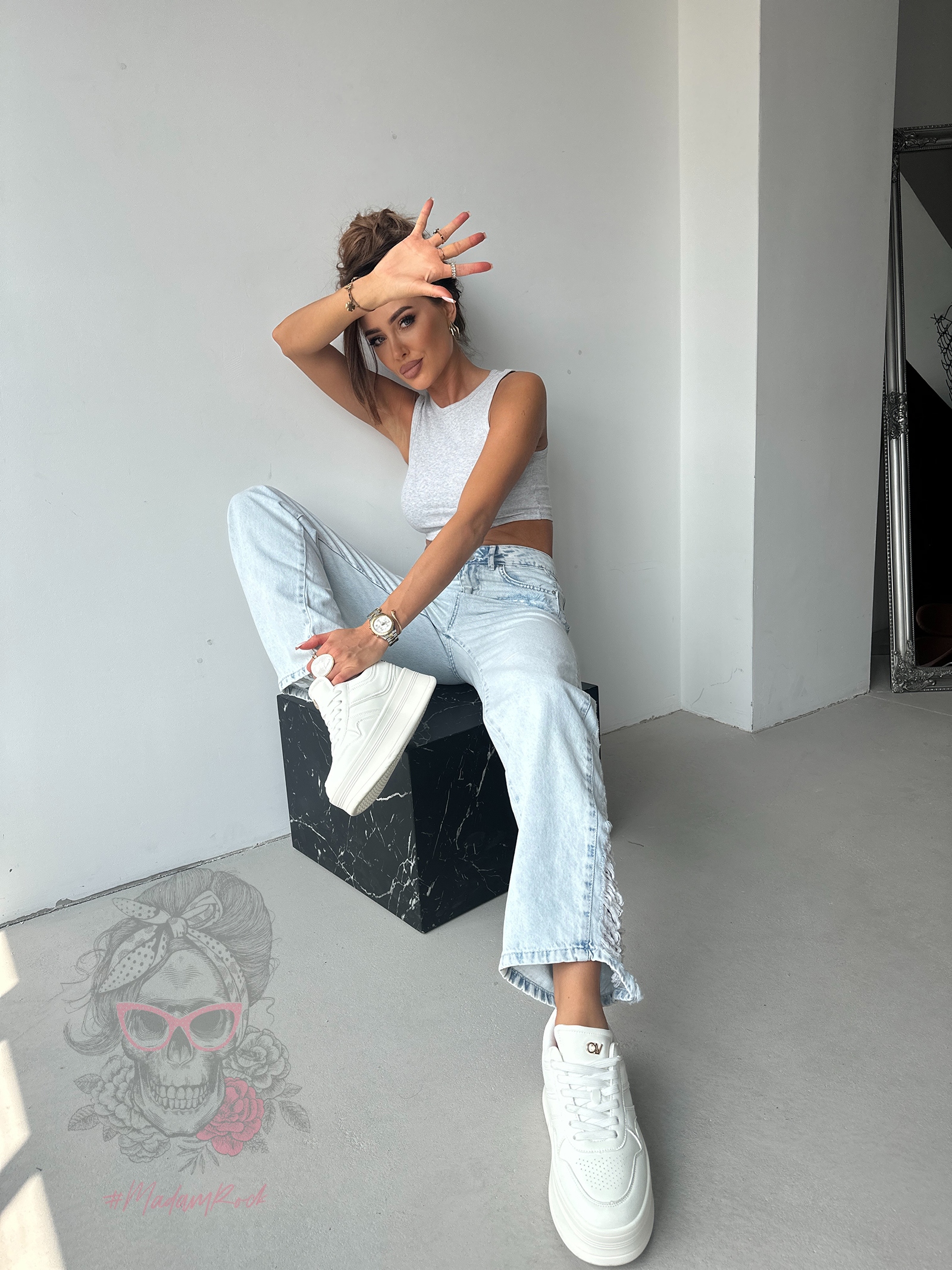 Spodnie jeansowe z przetarciami Gusty jasnoniebieskie