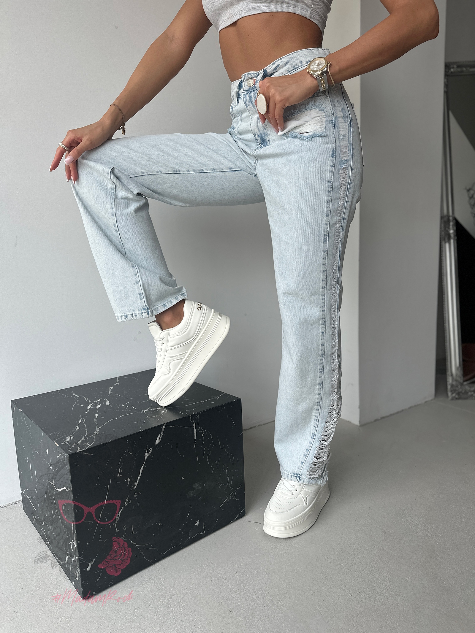 Spodnie jeansowe z przetarciami Gusty jasnoniebieskie