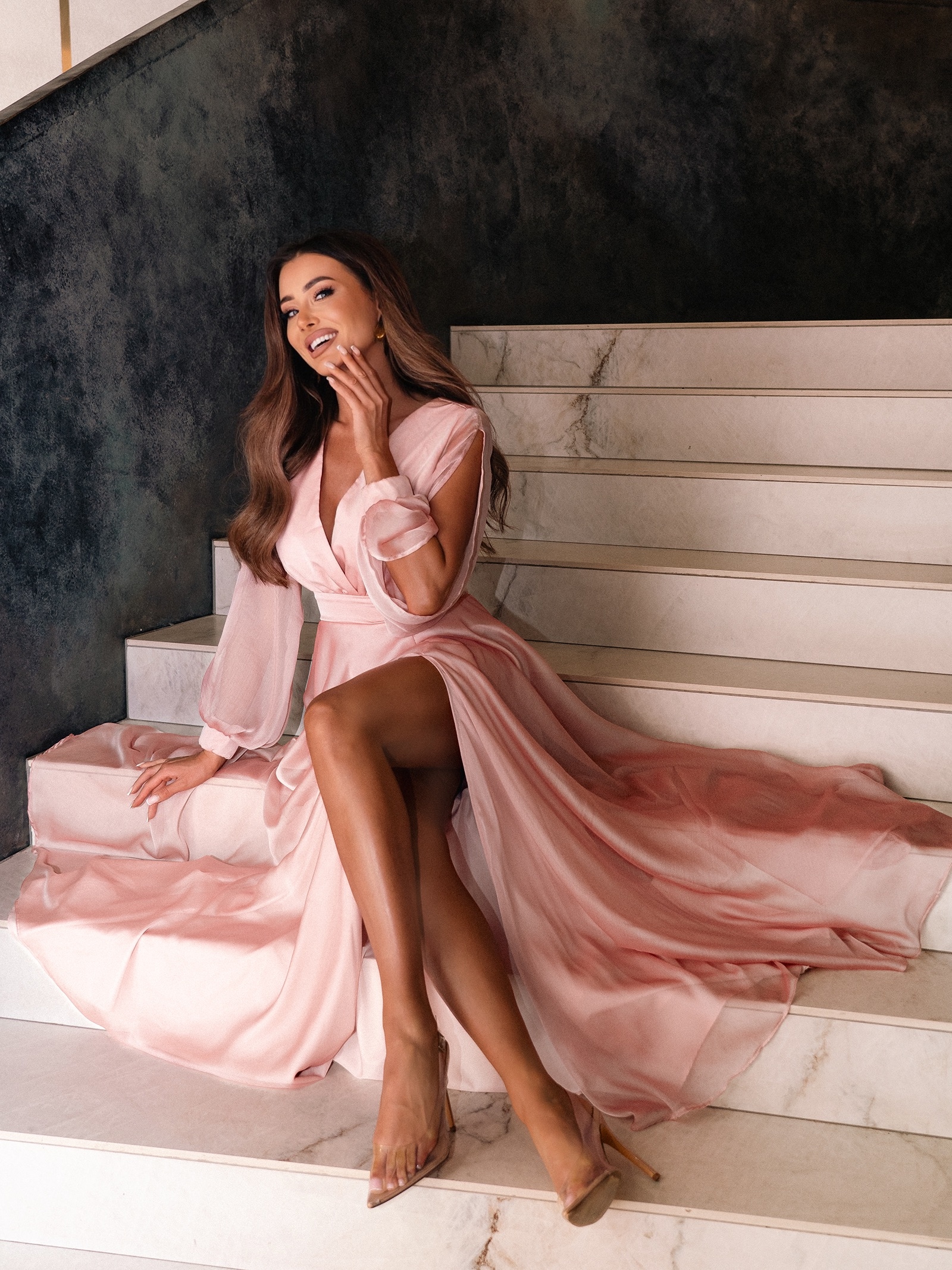 Sukienka maxi szyfonowa NB Secret Garden III pudrowa Sukienka maxi szyfonowa NB Secret Garden III pudrowa