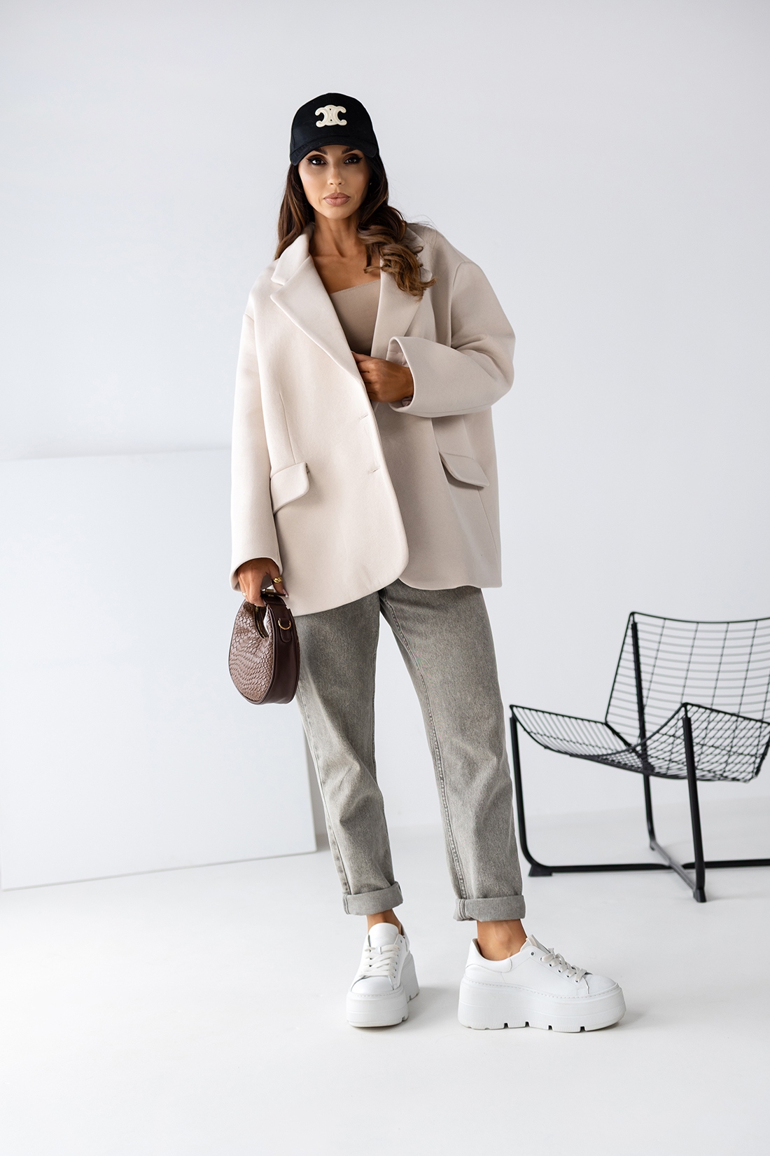 Marynarka oversize z aplikacją MC SMILE beżowo-biała Marynarka oversize z aplikacją MC SMILE beżowo-biała