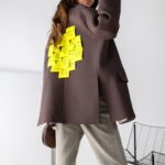 Marynarka oversize z aplikacją MC SMILE brązowa/ neon. żółty