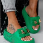 Klapki piankowe z misiem Madam Todi zielone