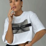 T-shirt crop top CHIARA FREE BOOBIES biały