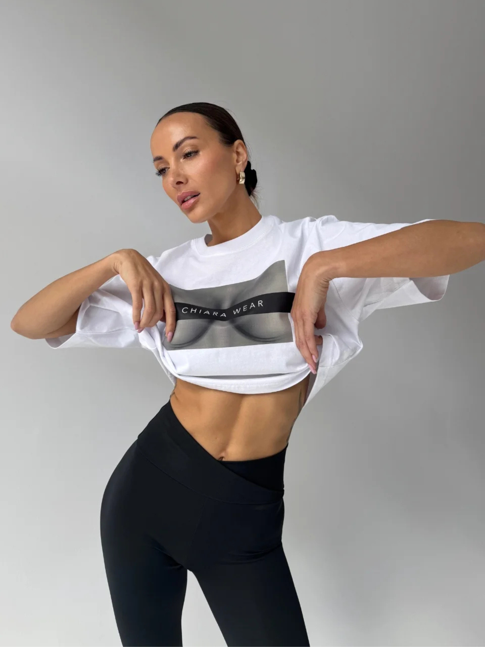 T-shirt crop top CHIARA FREE BOOBIES biały