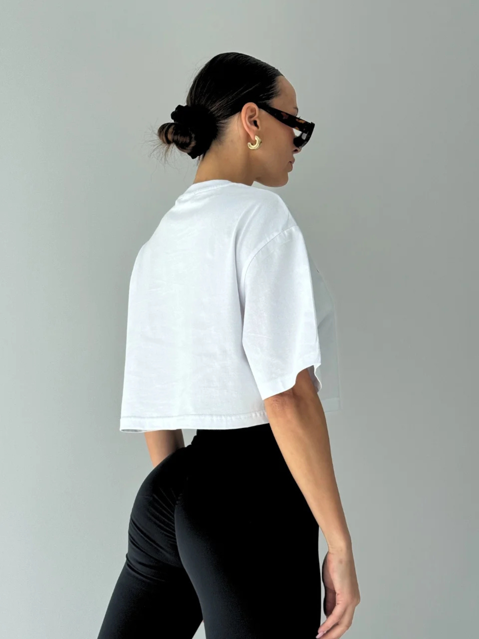 T-shirt crop top CHIARA FREE BOOBIES biały