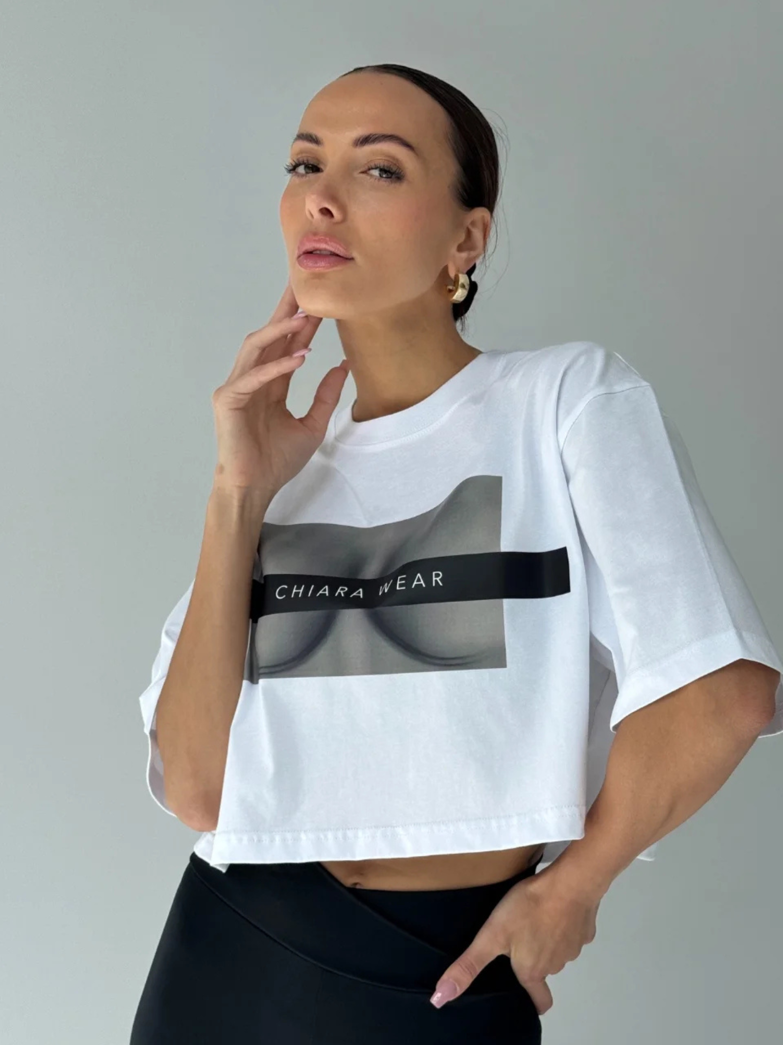 T-shirt crop top CHIARA FREE BOOBIES biały