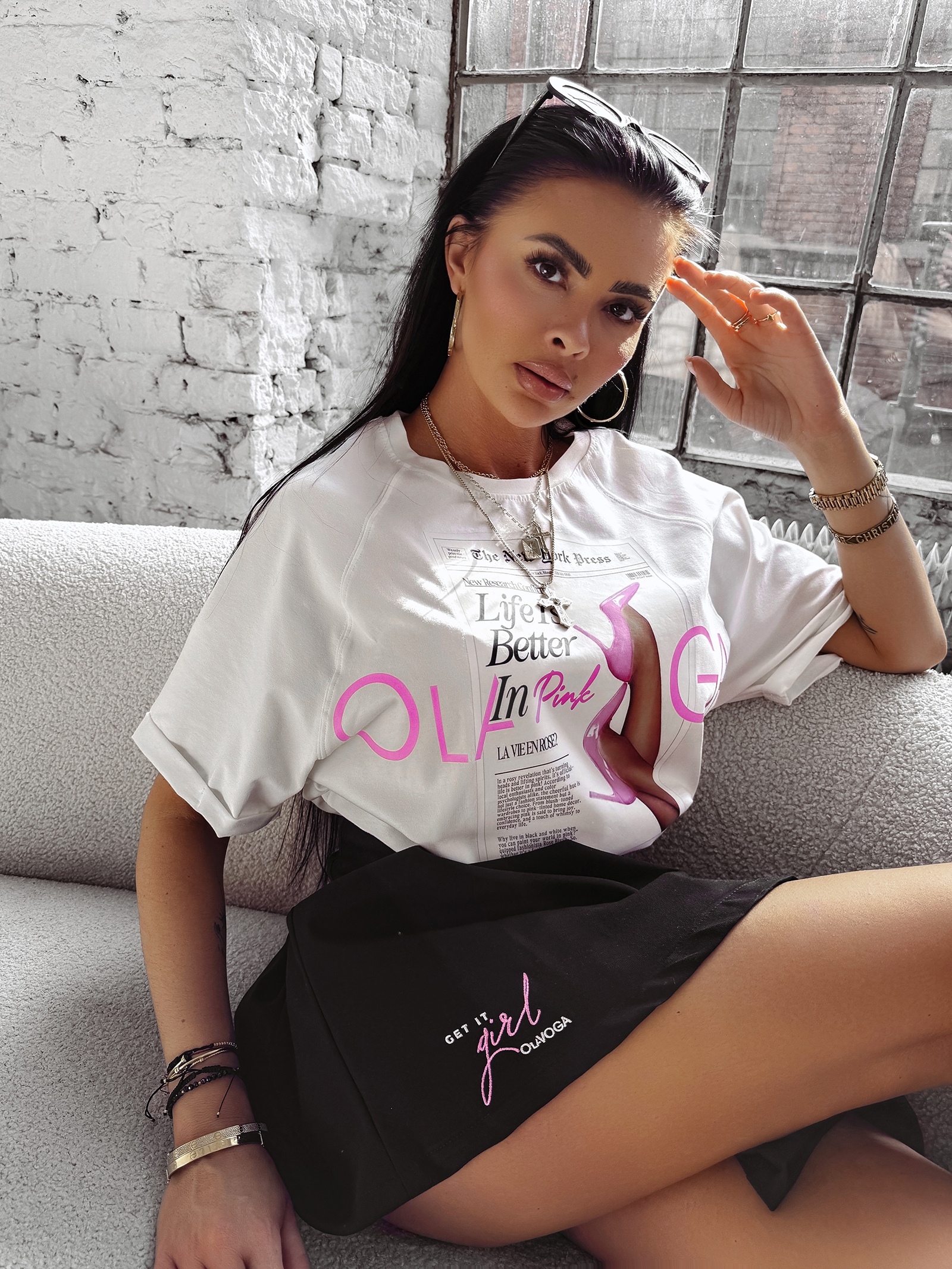 T-shirt klasyczny z nadrukiem CHERISH OLAVOGA ecru T-shirt klasyczny z nadrukiem CHERISH OLAVOGA ecru