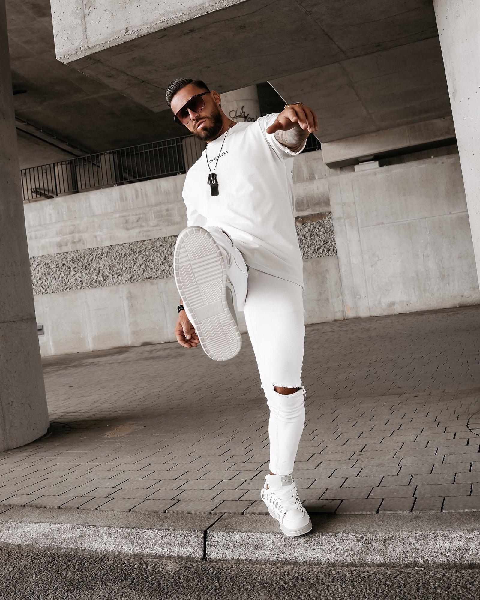 Buty sportowe sneakersy męskie AUTHENTIC OLAVOGA białe