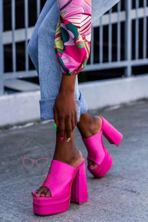 Klapki na platformie Madam Mediolan fuksja