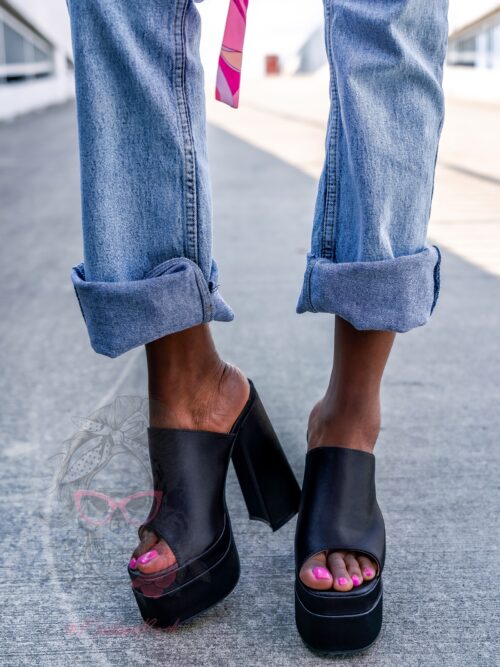 Klapki na platformie Madam Mediolan czarne