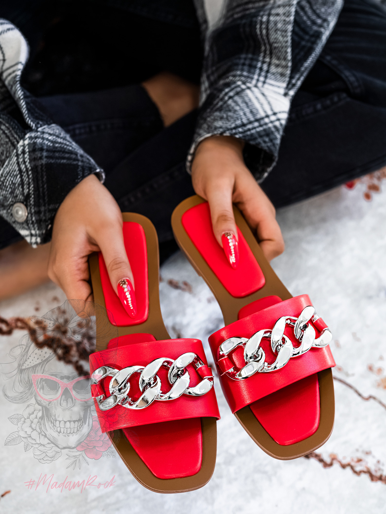 Klapki z łańcuchem Madam Bemusso czerwone