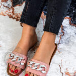 Klapki z łańcuchem Madam Bemusso pudrowe