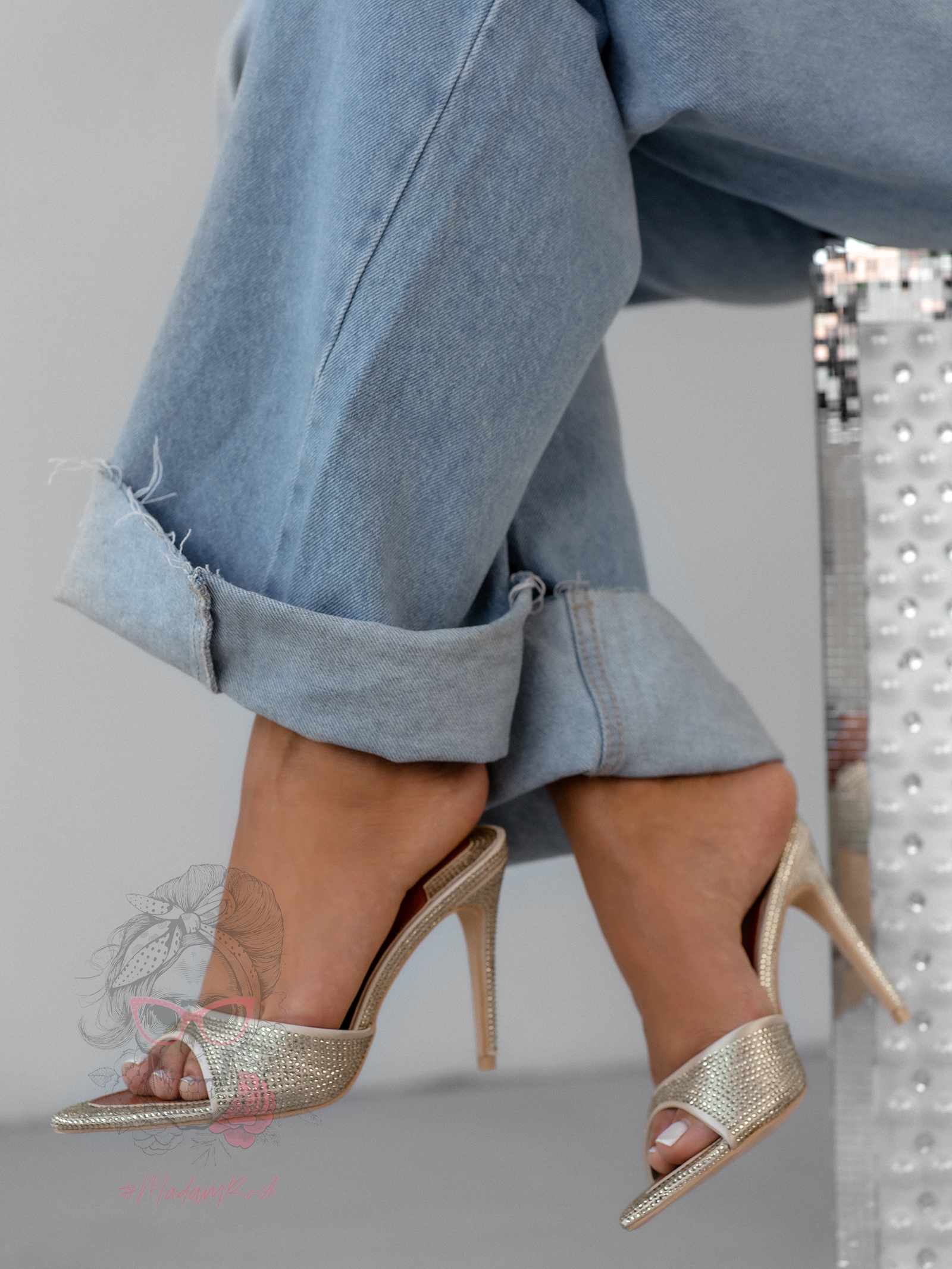 Klapki eleganckie Madam Cosmopolitan złote