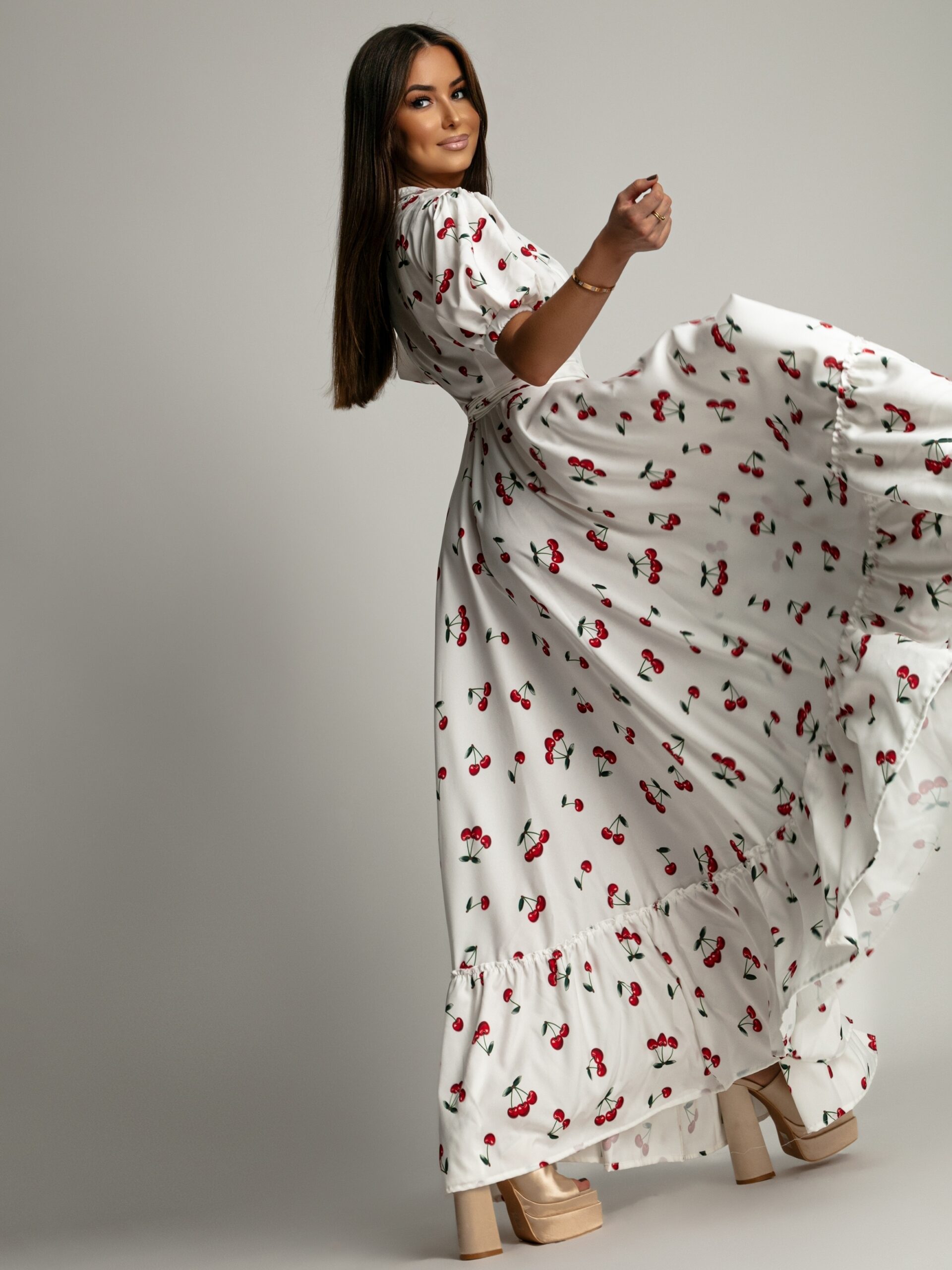 Sukienka maxi w wisienki Cherry biała