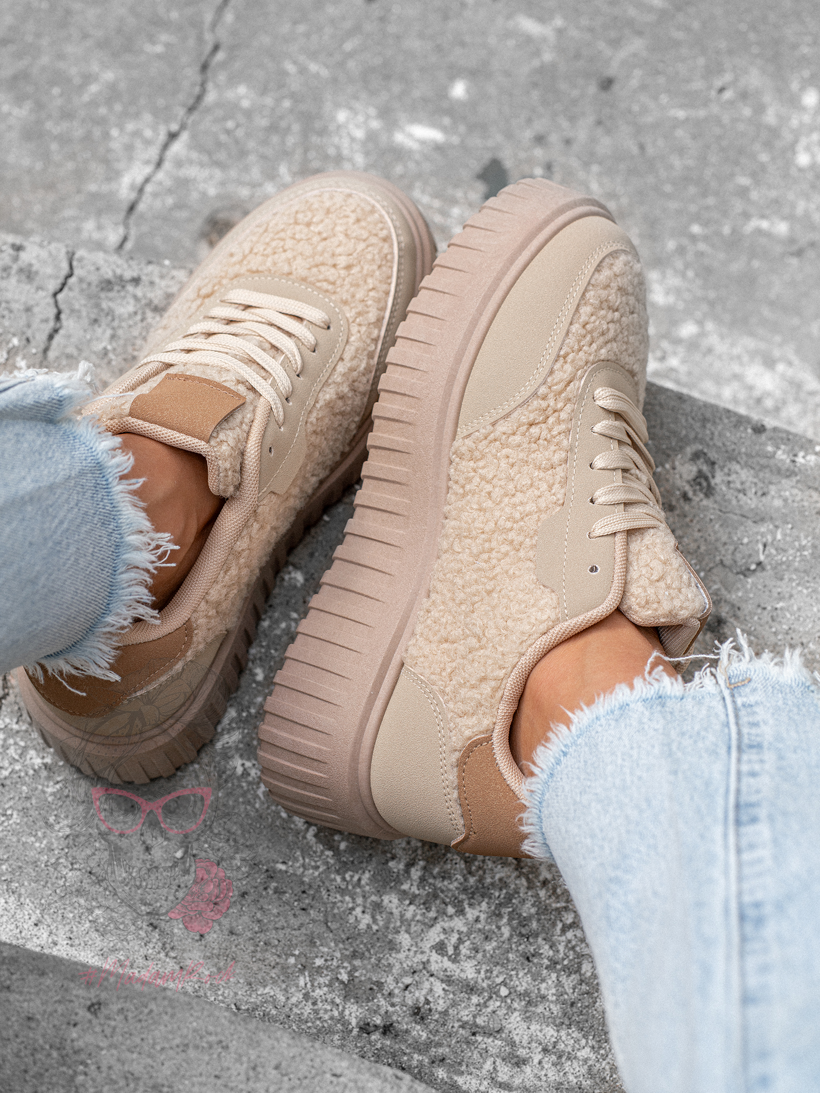 Buty sportowe z barankiem Madam Bessai ciemnobeżowe