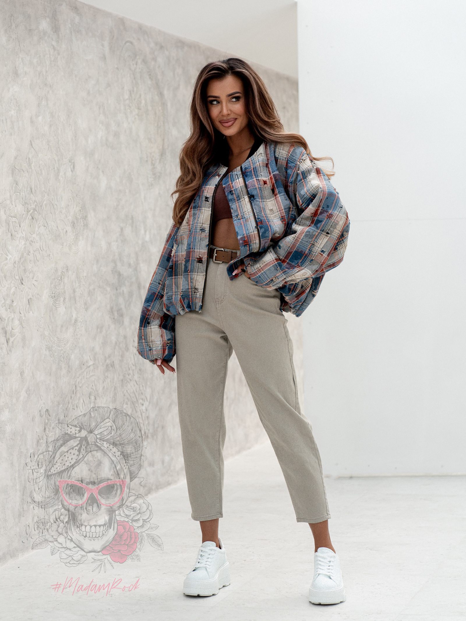 Spodnie jeansowe z paskiem Dorneo piaskowe