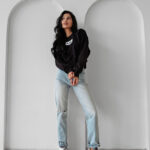 Bluza bawełniana CINNAMON HAZE OLAVOGA czarna