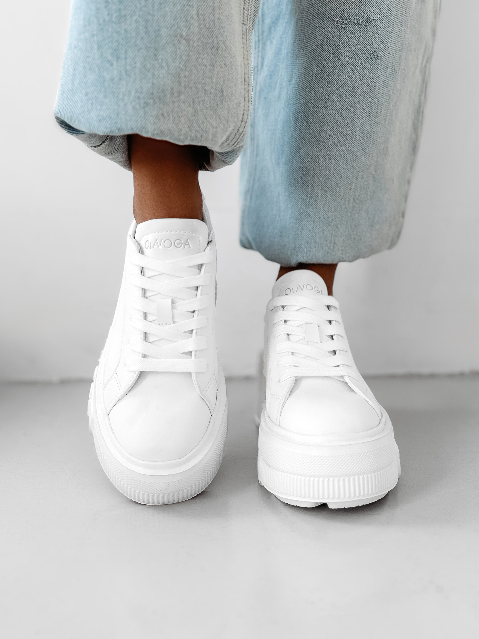 Sneakersy na platformie NEFRE OLAVOGA białe Sneakersy na platformie NEFRE OLAVOGA białe