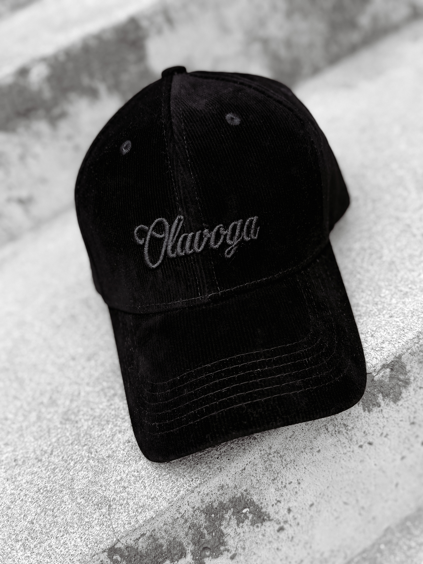 Czapka z daszkiem damska OLAVOGA VIROIC czarna