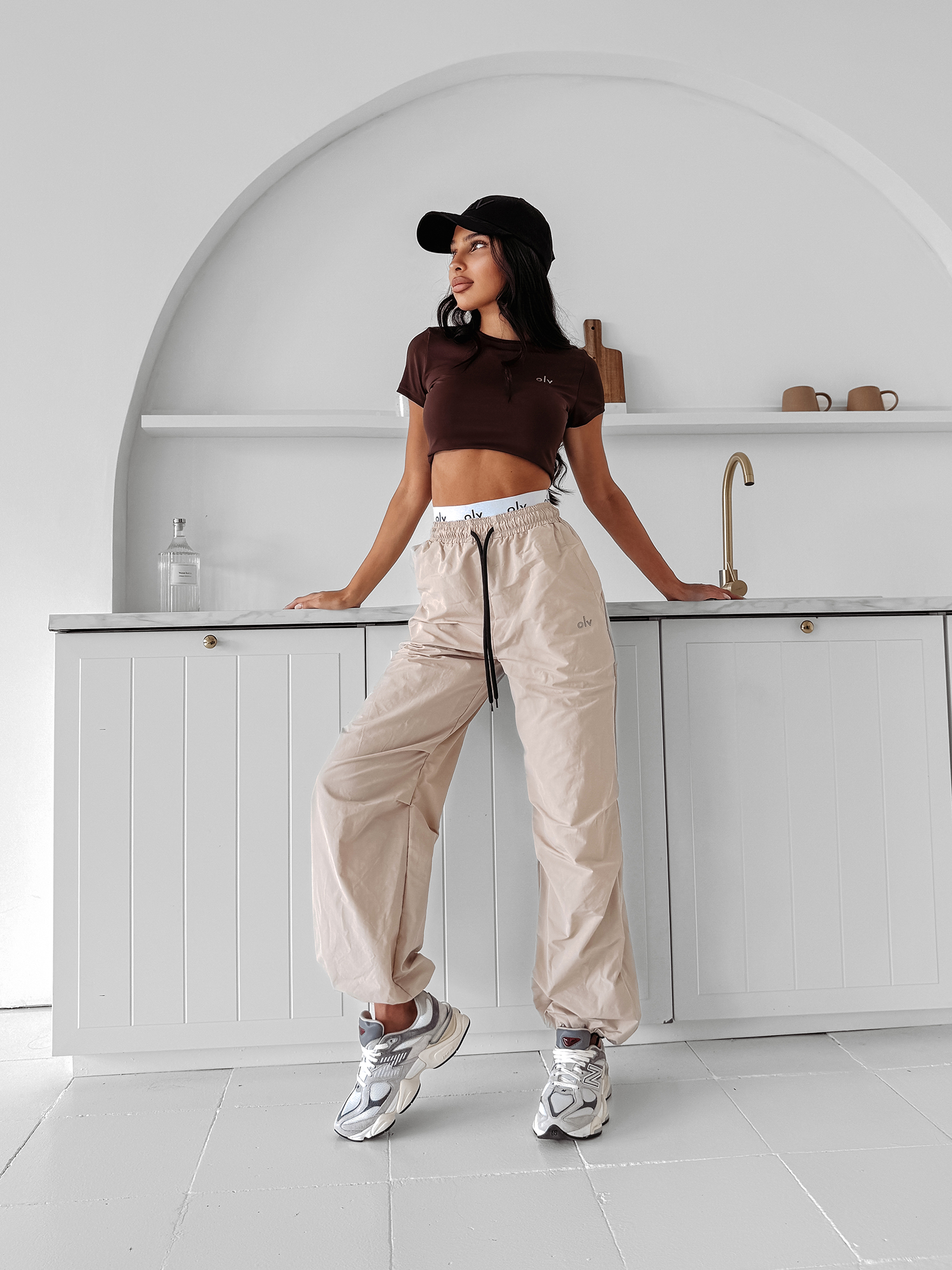 T-shirt elastyczny BASIC MUSE OLAVOGA czekolada