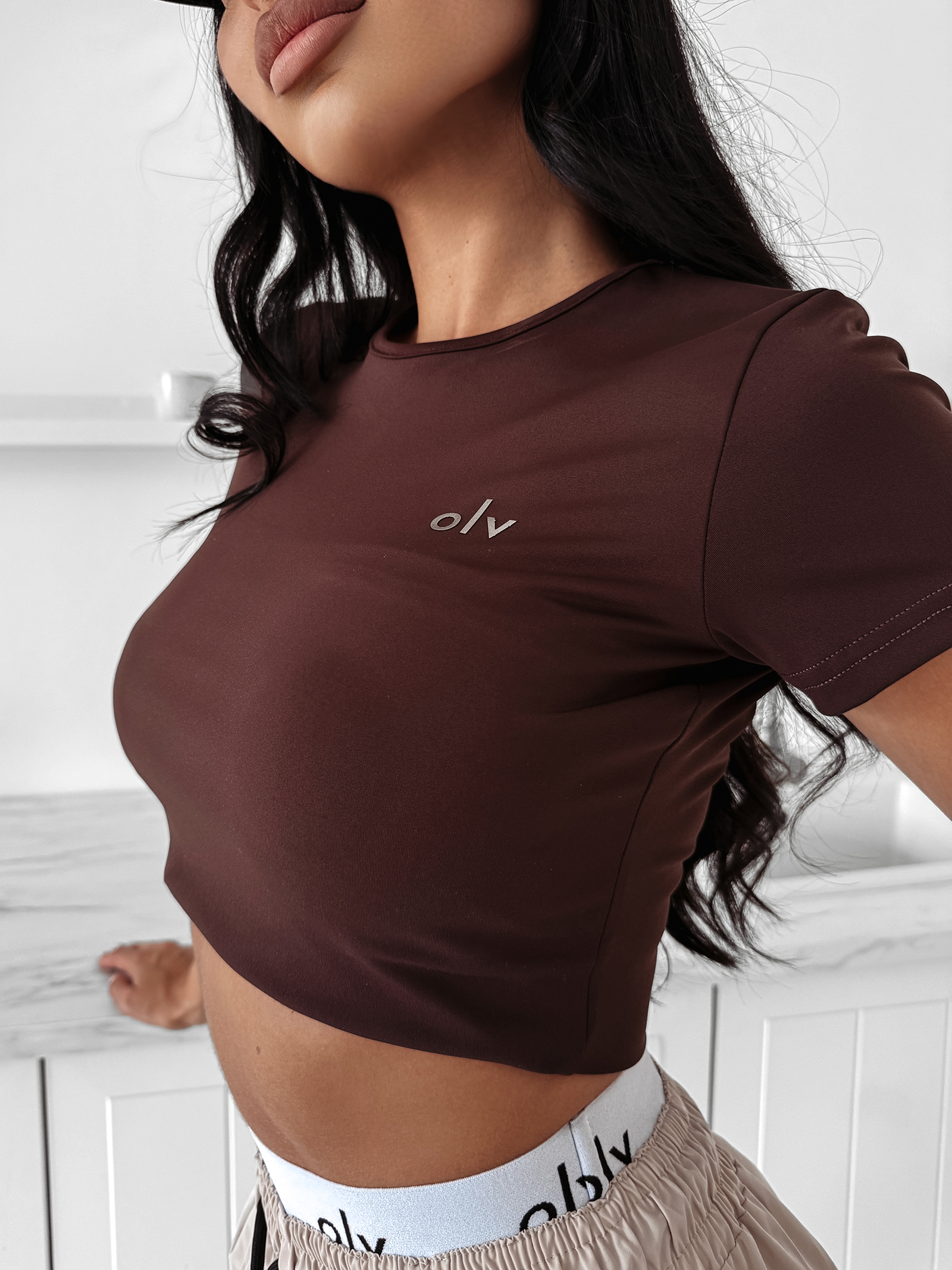 T-shirt elastyczny BASIC MUSE OLAVOGA czekolada