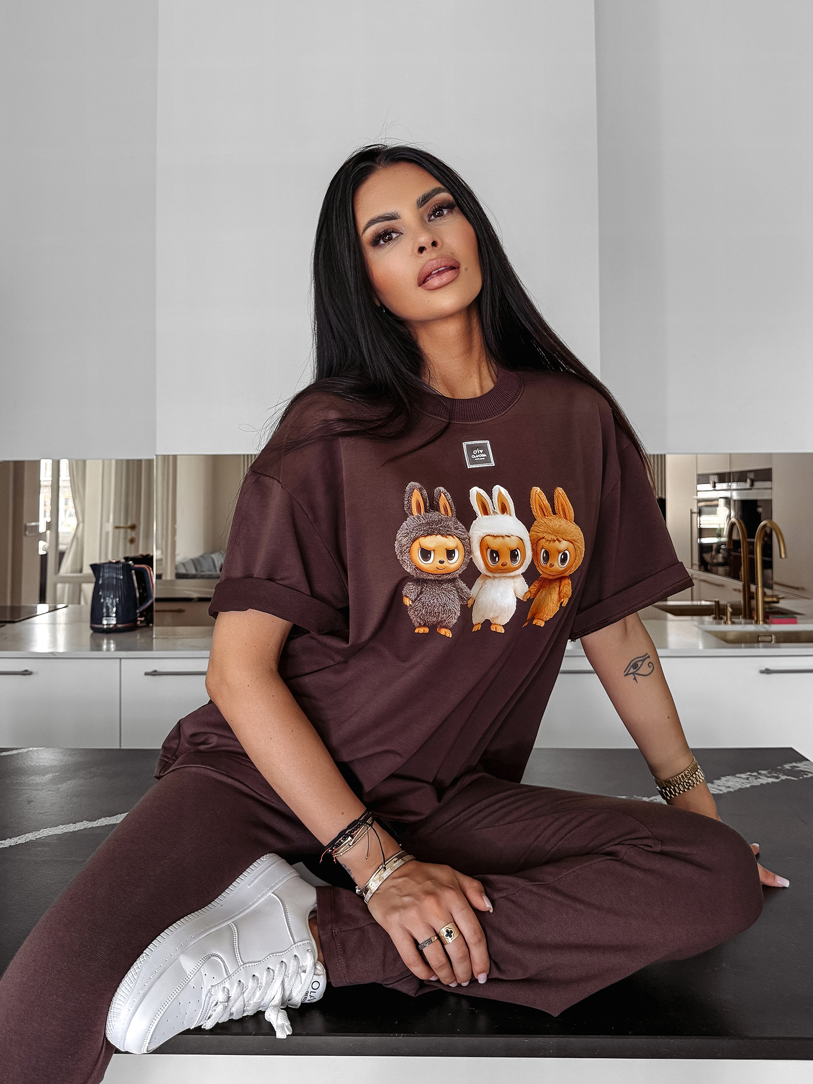 T-shirt oversize bawełniany HEART SIDE OLAVOGA brązowy