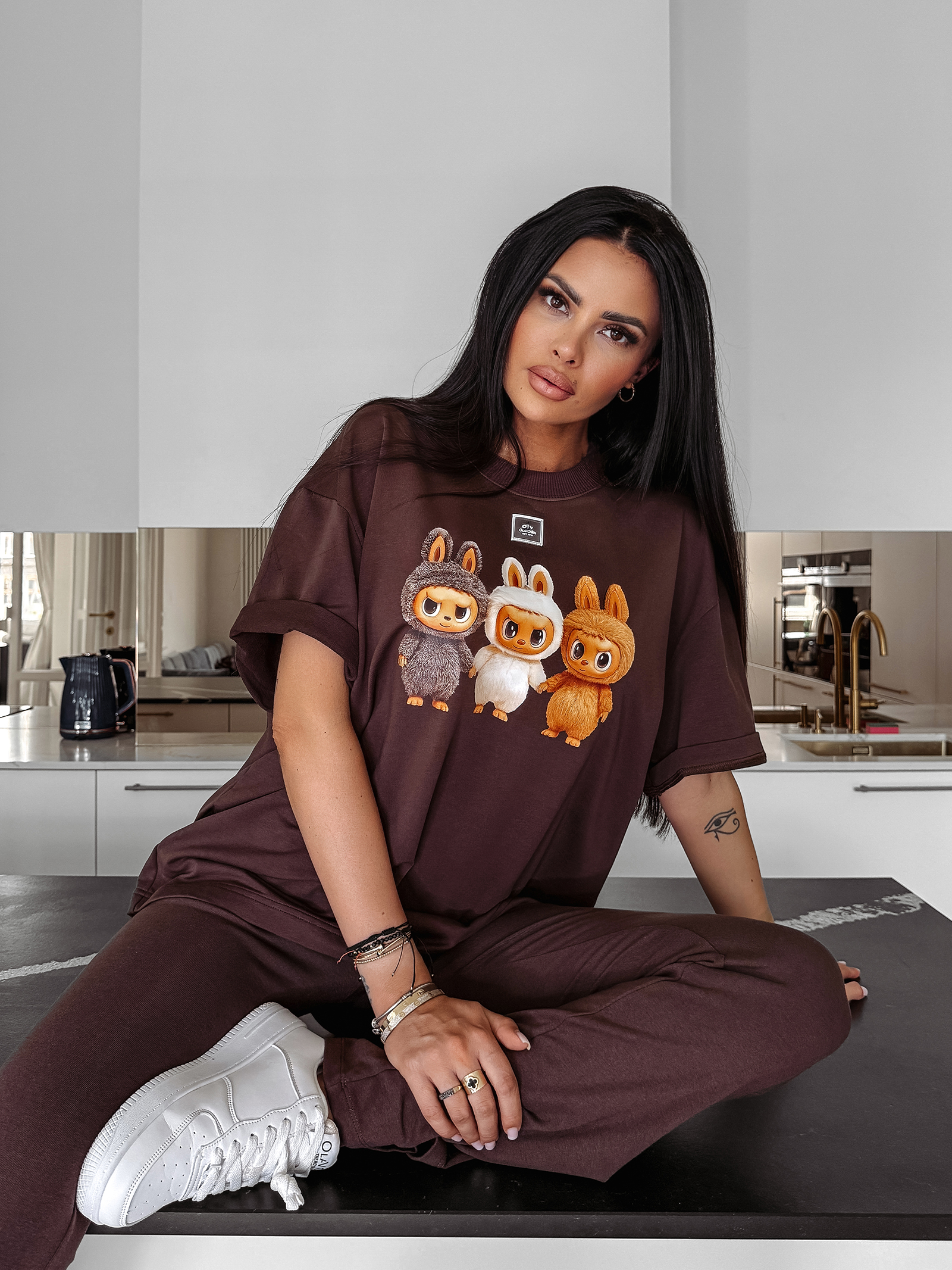 T-shirt oversize bawełniany HEART SIDE OLAVOGA brązowy T-shirt oversize bawełniany HEART SIDE OLAVOGA brązowy