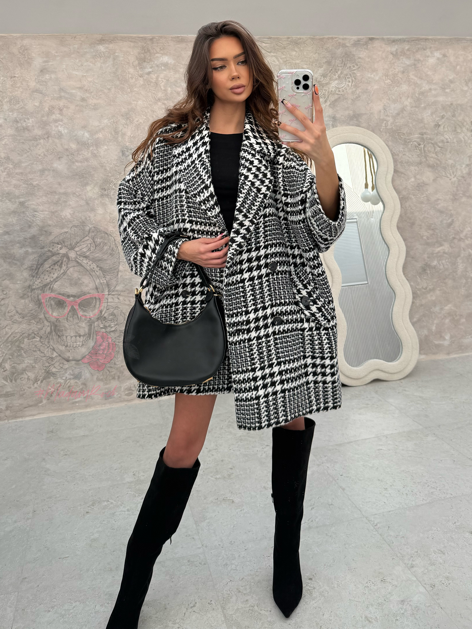 Płaszcz w pepitkę Akia biało-czarny