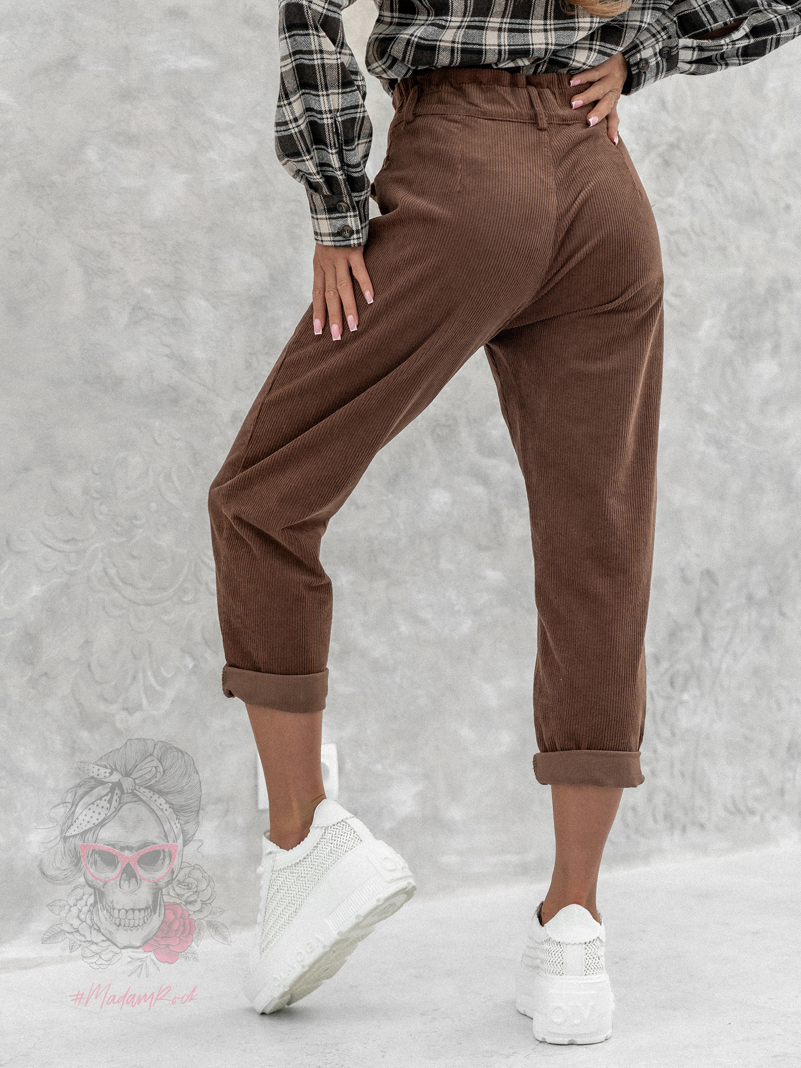 Spodnie damskie sztruksowe w gumę Bolbando brązowe