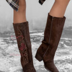 Kowbojki zamszowe z dżetami Kamastu brązowe