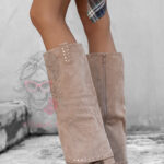 Kozaki na słupku Galetaos beżowe