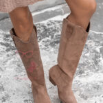 Kozaki kowbojki zamszowe OLAVOGA POINT jasny brąz