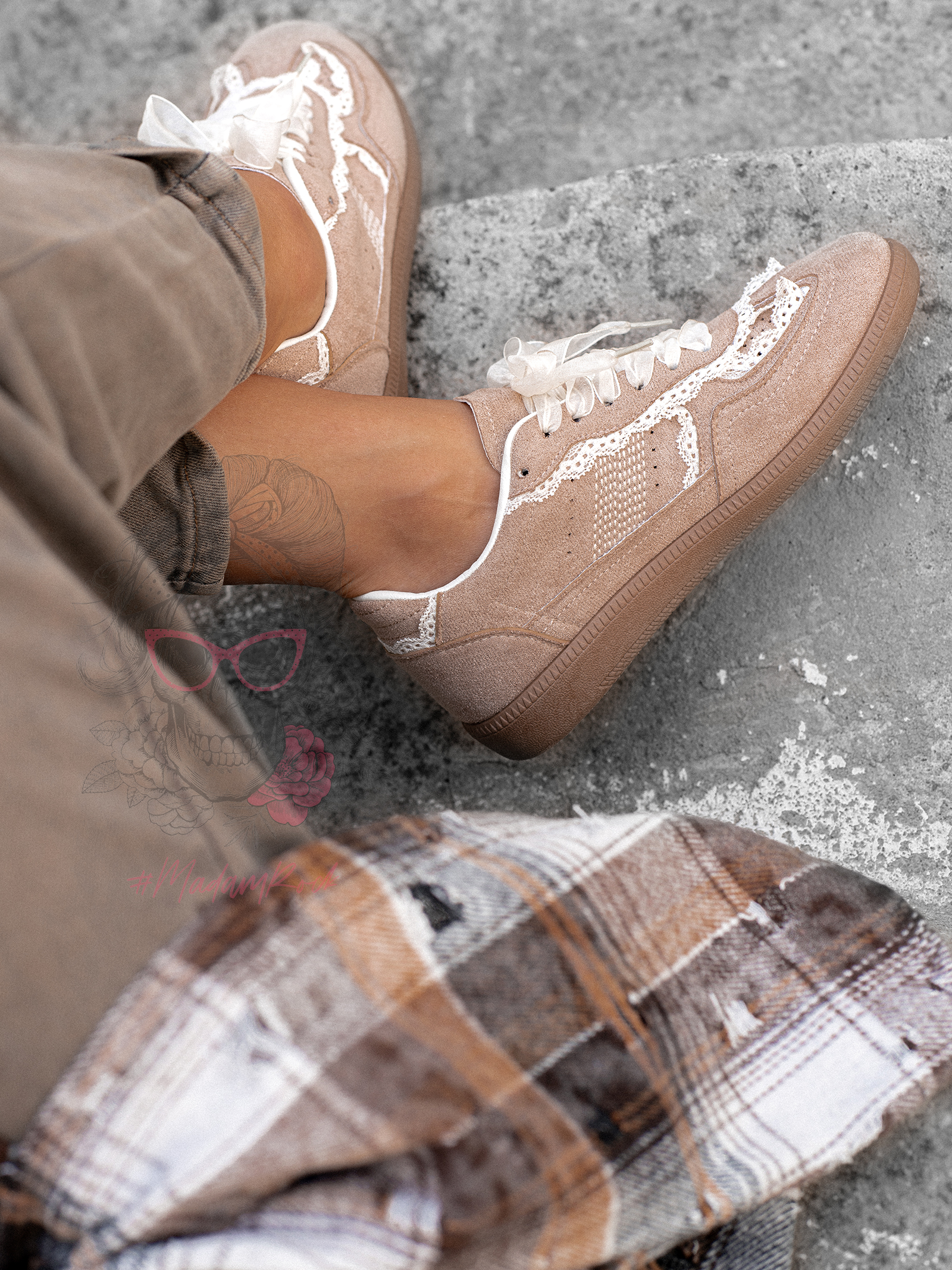 Buty sportowe z koronką Madam Mailend beżowe