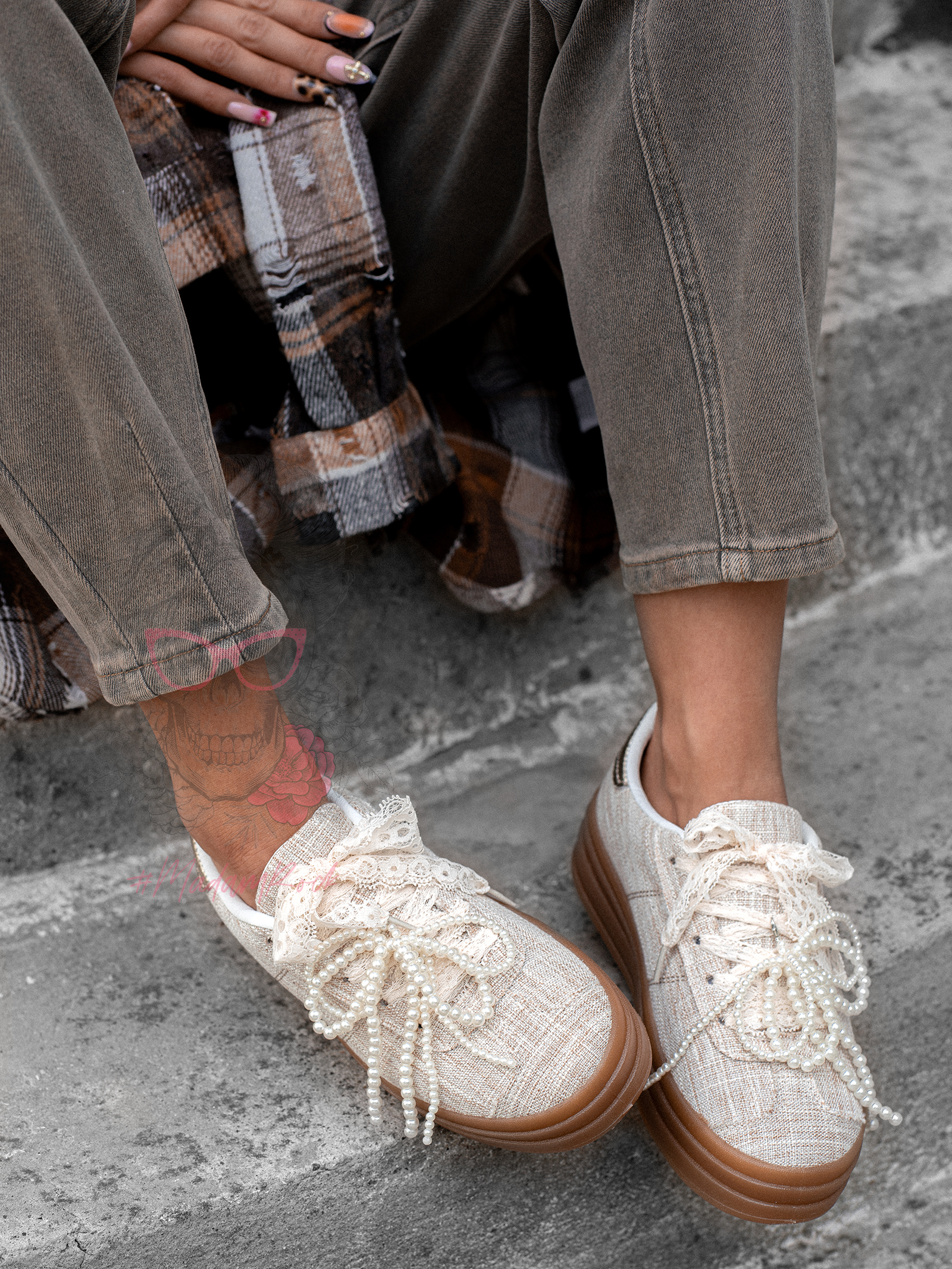 Buty sportowe z koronką Madam Miset beżowe Buty sportowe z koronką Madam Miset beżowe