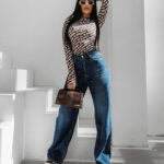 Bluzka damska OLAVOGA HAZEL SIGNATURE brązowa ,Olavoga kolekcja damska , Olavoga moda damska , Olavoga ubrania damski , Olavoga stylizacje damskie , Olavoga streetwear damski , Olavoga moda damska premium , Olavoga stylizacje casual damskie , Olavoga ubrania damskie online , Olavoga fashion woman , Olavoga elegancka moda damska , moda damska premium , moda damska online , nowoczesna moda damska , nowoczesne ubrania damskie , ubrania damskie streetwear , elegancka moda damska online , casual moda damska , odzież damska streetwear , stylizacje damskie casual , luksusowa moda damska , sklep online , sklep internetowy , zakupy , wyprzedaż , outlet ,