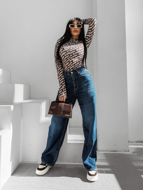 Bluzka damska OLAVOGA HAZEL SIGNATURE brązowa ,Olavoga kolekcja damska , Olavoga moda damska , Olavoga ubrania damski , Olavoga stylizacje damskie , Olavoga streetwear damski , Olavoga moda damska premium , Olavoga stylizacje casual damskie , Olavoga ubrania damskie online , Olavoga fashion woman , Olavoga elegancka moda damska , moda damska premium , moda damska online , nowoczesna moda damska , nowoczesne ubrania damskie , ubrania damskie streetwear , elegancka moda damska online , casual moda damska , odzież damska streetwear , stylizacje damskie casual , luksusowa moda damska , sklep online , sklep internetowy , zakupy , wyprzedaż , outlet ,