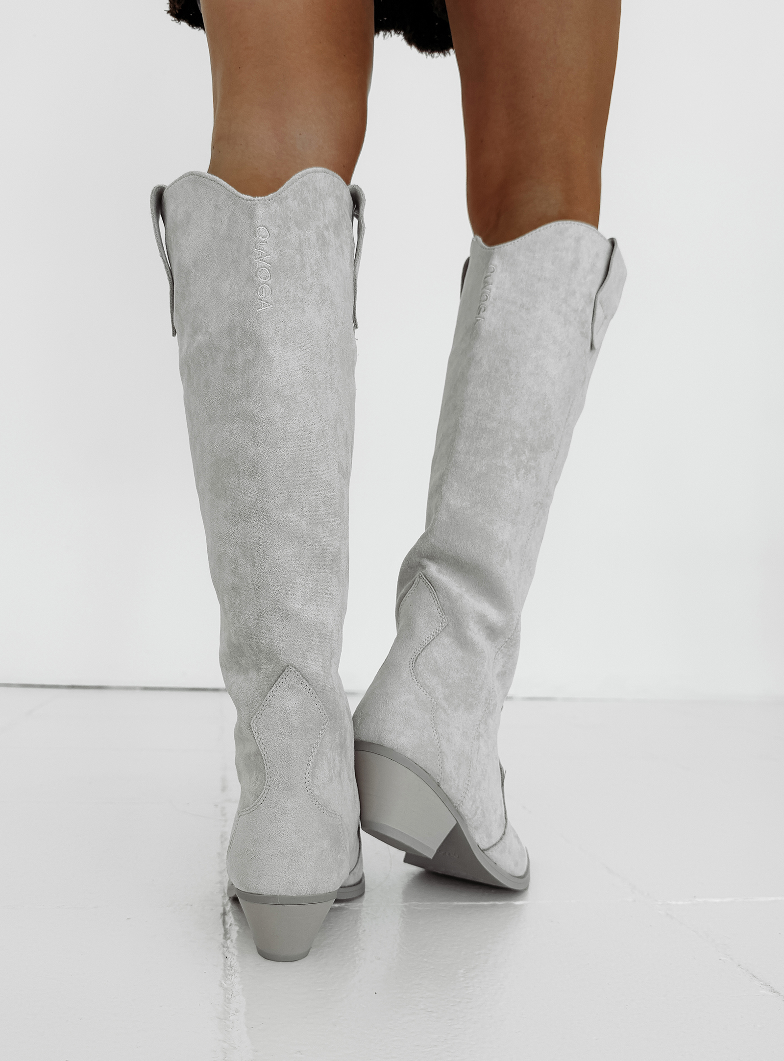 Kozaki kowbojki zamszowe OLAVOGA POINT beżowe