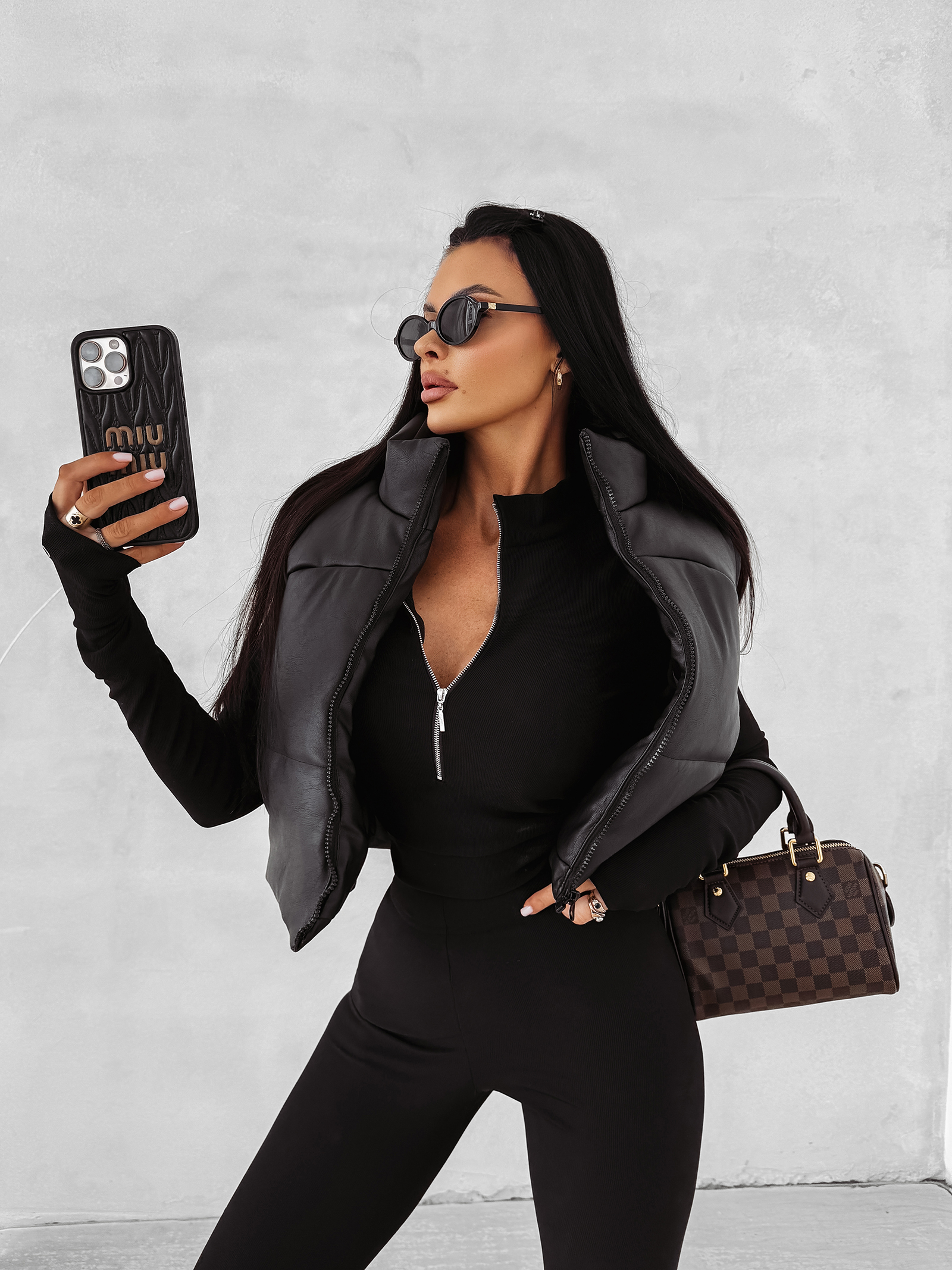 Kamizelka damska OLAVOGA PUFF CLOUD czarna ,Olavoga kolekcja damska , Olavoga moda damska , Olavoga ubrania damski , Olavoga stylizacje damskie , Olavoga streetwear damski , Olavoga moda damska premium , Olavoga stylizacje casual damskie , Olavoga ubrania damskie online , Olavoga fashion woman , Olavoga elegancka moda damska , moda damska premium , moda damska online , nowoczesna moda damska , nowoczesne ubrania damskie , ubrania damskie streetwear , elegancka moda damska online , casual moda damska , odzież damska streetwear , stylizacje damskie casual , luksusowa moda damska , sklep online , sklep internetowy , zakupy , wyprzedaż , outlet ,