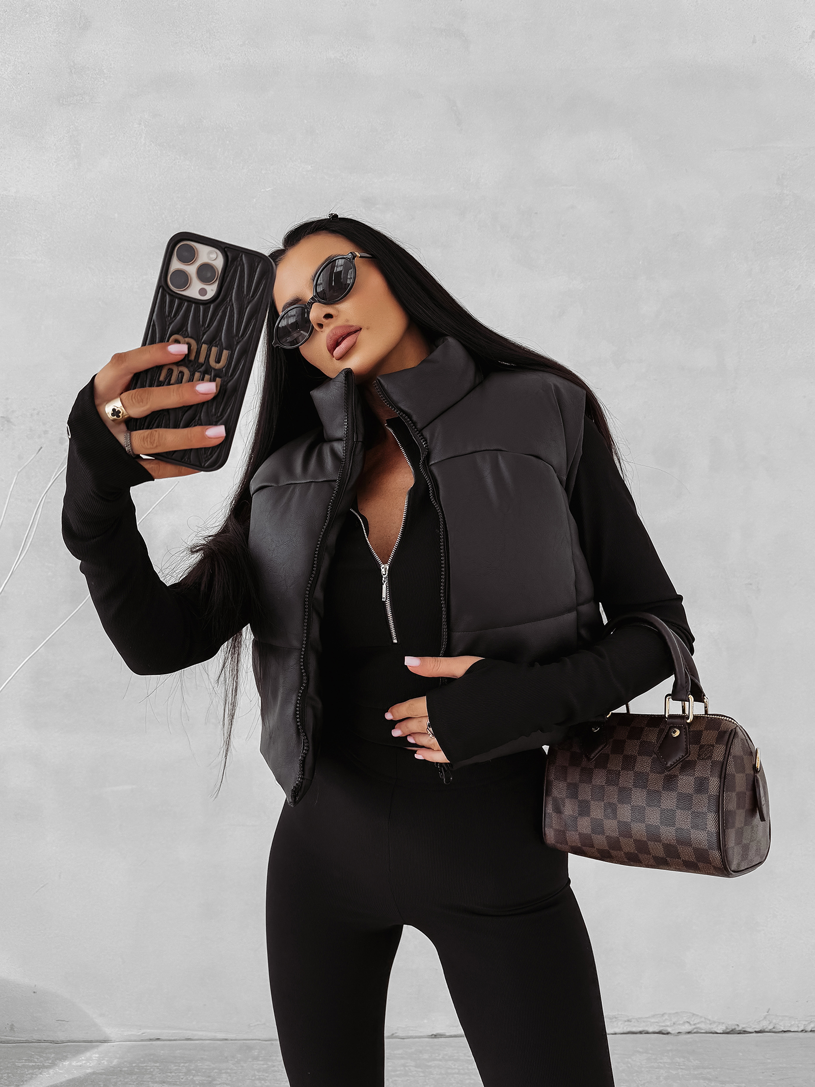 Kamizelka damska OLAVOGA PUFF CLOUD czarna ,Olavoga kolekcja damska , Olavoga moda damska , Olavoga ubrania damski , Olavoga stylizacje damskie , Olavoga streetwear damski , Olavoga moda damska premium , Olavoga stylizacje casual damskie , Olavoga ubrania damskie online , Olavoga fashion woman , Olavoga elegancka moda damska , moda damska premium , moda damska online , nowoczesna moda damska , nowoczesne ubrania damskie , ubrania damskie streetwear , elegancka moda damska online , casual moda damska , odzież damska streetwear , stylizacje damskie casual , luksusowa moda damska , sklep online , sklep internetowy , zakupy , wyprzedaż , outlet ,