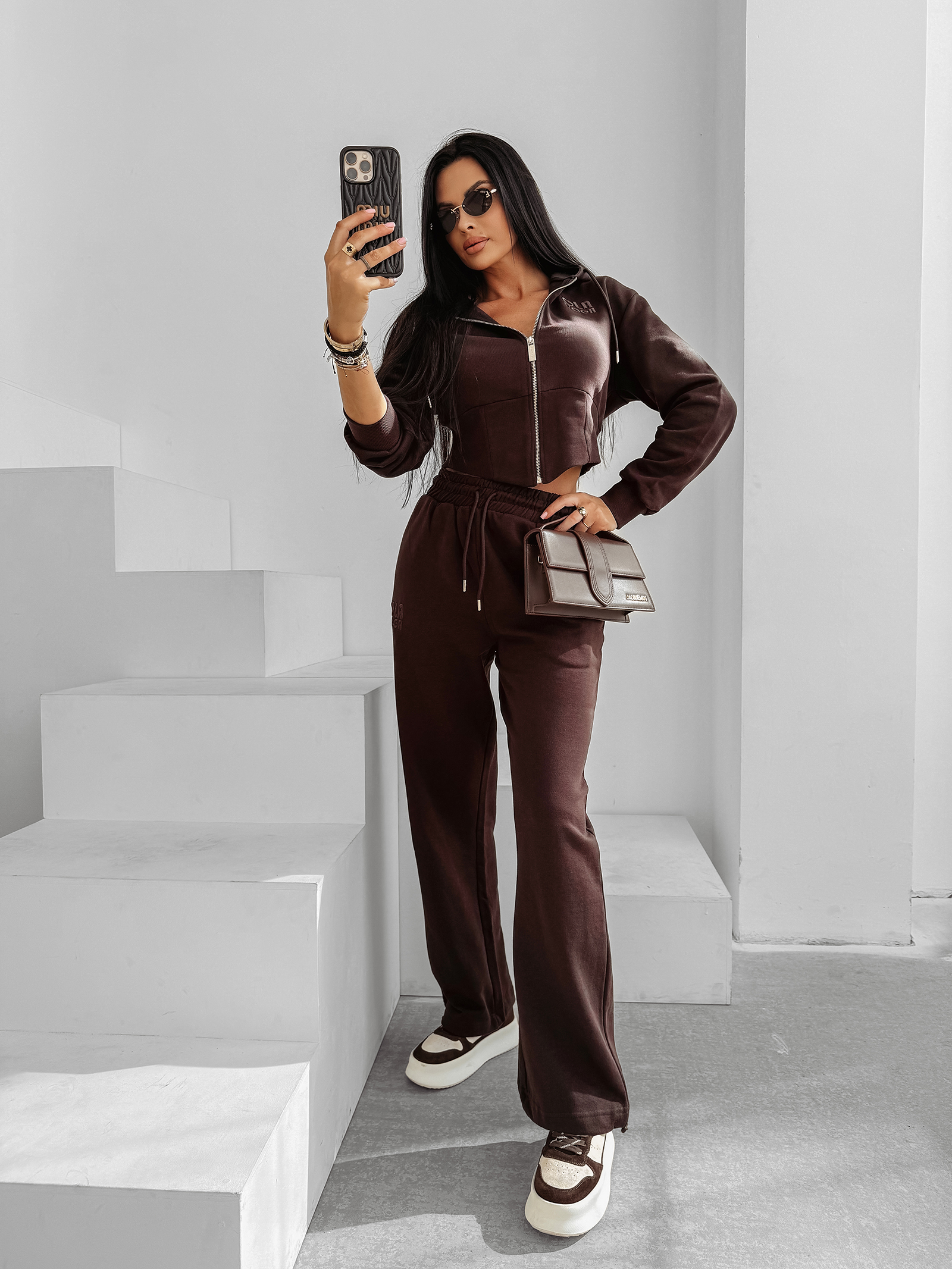 Komplet damski OLAVOGA SANCTUARY brązowy ,Olavoga kolekcja damska , Olavoga moda damska , Olavoga ubrania damski , Olavoga stylizacje damskie , Olavoga streetwear damski , Olavoga moda damska premium , Olavoga stylizacje casual damskie , Olavoga ubrania damskie online , Olavoga fashion woman , Olavoga elegancka moda damska , moda damska premium , moda damska online , nowoczesna moda damska , nowoczesne ubrania damskie , ubrania damskie streetwear , elegancka moda damska online , casual moda damska , odzież damska streetwear , stylizacje damskie casual , luksusowa moda damska , sklep online , sklep internetowy , zakupy , wyprzedaż , outlet ,