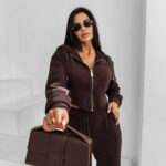 Komplet damski OLAVOGA SANCTUARY brązowy , Olavoga kolekcja damska sklep internetowy, Olavoga moda damska butik partnerski, Olavoga ubrania damskie butik online, Olavoga stylizacje damskie sklep online, MadamRock i Olavoga moda damska premium, Olavoga kobiecy look butik internetowy, MadamRock butik partnerski damska kolekcja, Olavoga damska moda butik, Olavoga fashion woman sklep online, Olavoga butik partnerski moda damska, MadamRock sklep internetowy moda damska, Olavoga elegancka moda damska butik online, MadamRock stylizacje damskie premium, Olavoga butik moda damska casual, MadamRock butik partnerski styl kobiecy, Olavoga luksusowa moda damska butik, Olavoga trendy moda damska sklep online, MadamRock i Olavoga butik internetowy, moda damska sklep internetowy, stylizacje kobiece sklep online, elegancka moda damska butik, nowoczesna moda damska butik partnerski, kobiecy look casual sklep online, luksusowa moda damska sklep internetowy, damski street style butik online, nowoczesne ubrania damskie butik, moda damska premium sklep internetowy, kobieca moda casual butik partnerski, trendy fashion woman sklep online, kapsułowa moda damska butik internetowy