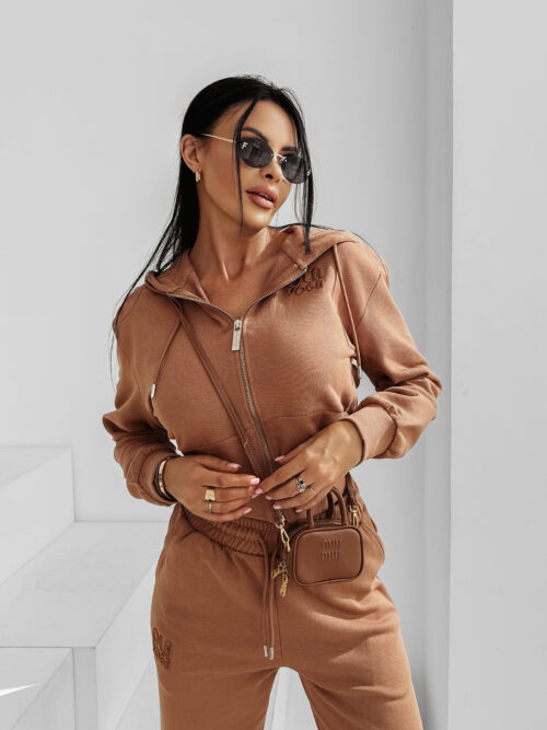 Komplet damski OLAVOGA SANCTUARY mocca ,Olavoga kolekcja damska , Olavoga moda damska , Olavoga ubrania damski , Olavoga stylizacje damskie , Olavoga streetwear damski , Olavoga moda damska premium , Olavoga stylizacje casual damskie , Olavoga ubrania damskie online , Olavoga fashion woman , Olavoga elegancka moda damska , moda damska premium , moda damska online , nowoczesna moda damska , nowoczesne ubrania damskie , ubrania damskie streetwear , elegancka moda damska online , casual moda damska , odzież damska streetwear , stylizacje damskie casual , luksusowa moda damska , sklep online , sklep internetowy , zakupy , wyprzedaż , outlet ,