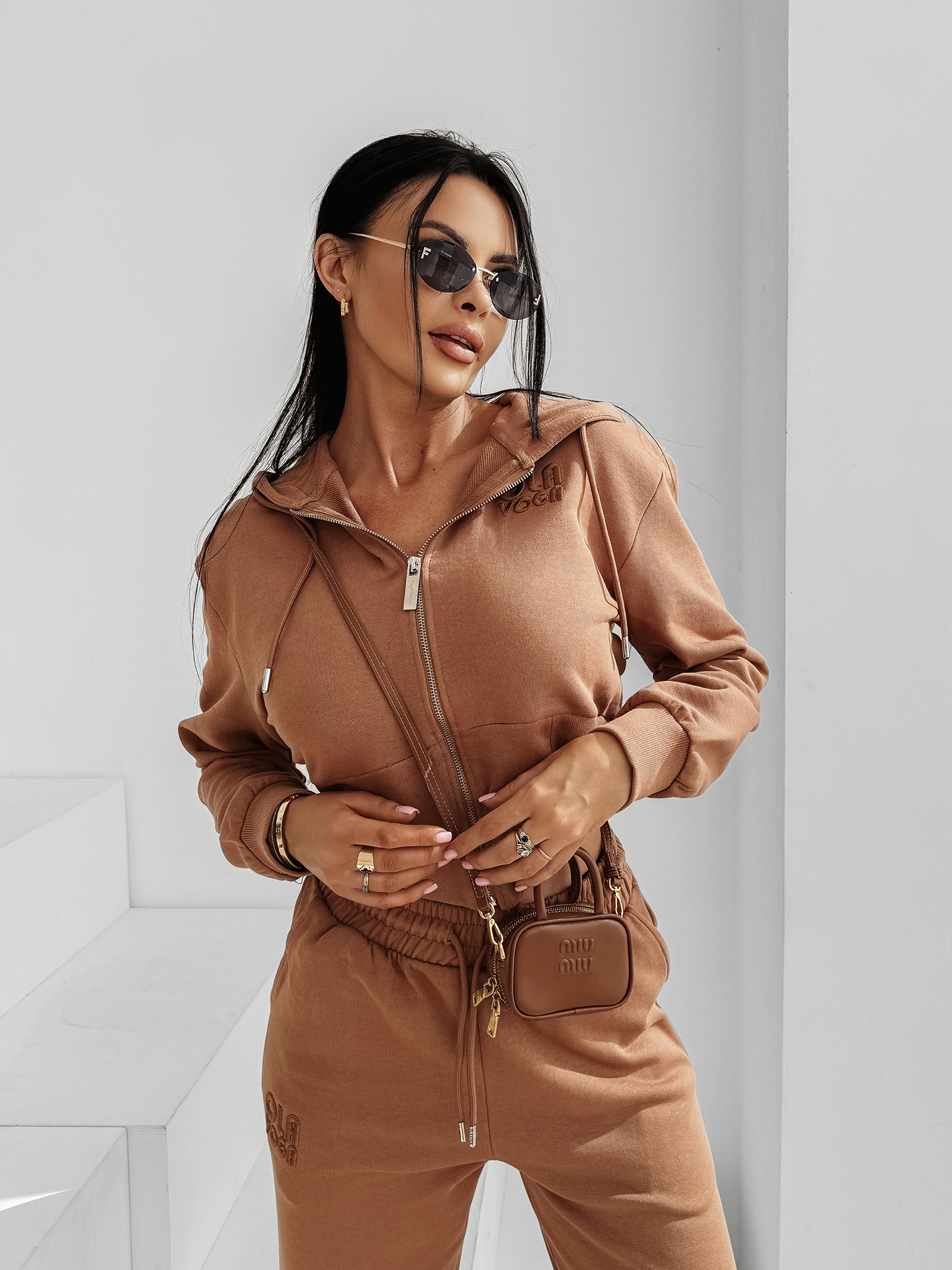 Komplet damski OLAVOGA SANCTUARY mocca ,Olavoga kolekcja damska , Olavoga moda damska , Olavoga ubrania damski , Olavoga stylizacje damskie , Olavoga streetwear damski , Olavoga moda damska premium , Olavoga stylizacje casual damskie , Olavoga ubrania damskie online , Olavoga fashion woman , Olavoga elegancka moda damska , moda damska premium , moda damska online , nowoczesna moda damska , nowoczesne ubrania damskie , ubrania damskie streetwear , elegancka moda damska online , casual moda damska , odzież damska streetwear , stylizacje damskie casual , luksusowa moda damska , sklep online , sklep internetowy , zakupy , wyprzedaż , outlet ,