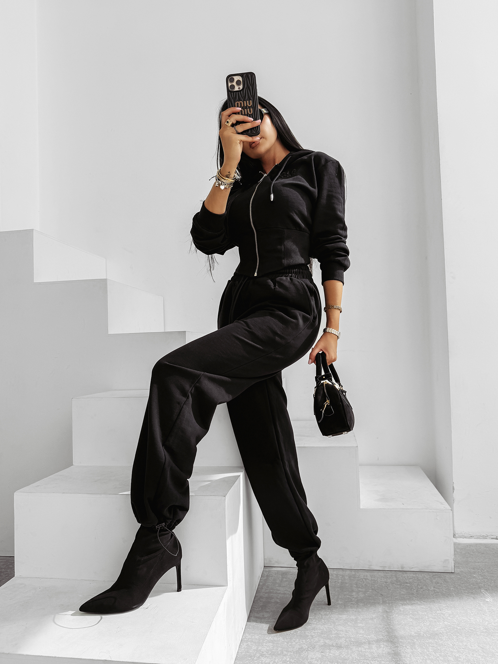 Komplet damski OLAVOGA SANCTUARY czarny ,Olavoga kolekcja damska , Olavoga moda damska , Olavoga ubrania damski , Olavoga stylizacje damskie , Olavoga streetwear damski , Olavoga moda damska premium , Olavoga stylizacje casual damskie , Olavoga ubrania damskie online , Olavoga fashion woman , Olavoga elegancka moda damska , moda damska premium , moda damska online , nowoczesna moda damska , nowoczesne ubrania damskie , ubrania damskie streetwear , elegancka moda damska online , casual moda damska , odzież damska streetwear , stylizacje damskie casual , luksusowa moda damska , sklep online , sklep internetowy , zakupy , wyprzedaż , outlet ,