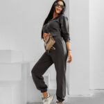 Komplet damski OLAVOGA SANCTUARY grafitowy ,Olavoga kolekcja damska , Olavoga moda damska , Olavoga ubrania damski , Olavoga stylizacje damskie , Olavoga streetwear damski , Olavoga moda damska premium , Olavoga stylizacje casual damskie , Olavoga ubrania damskie online , Olavoga fashion woman , Olavoga elegancka moda damska , moda damska premium , moda damska online , nowoczesna moda damska , nowoczesne ubrania damskie , ubrania damskie streetwear , elegancka moda damska online , casual moda damska , odzież damska streetwear , stylizacje damskie casual , luksusowa moda damska , sklep online , sklep internetowy , zakupy , wyprzedaż , outlet ,