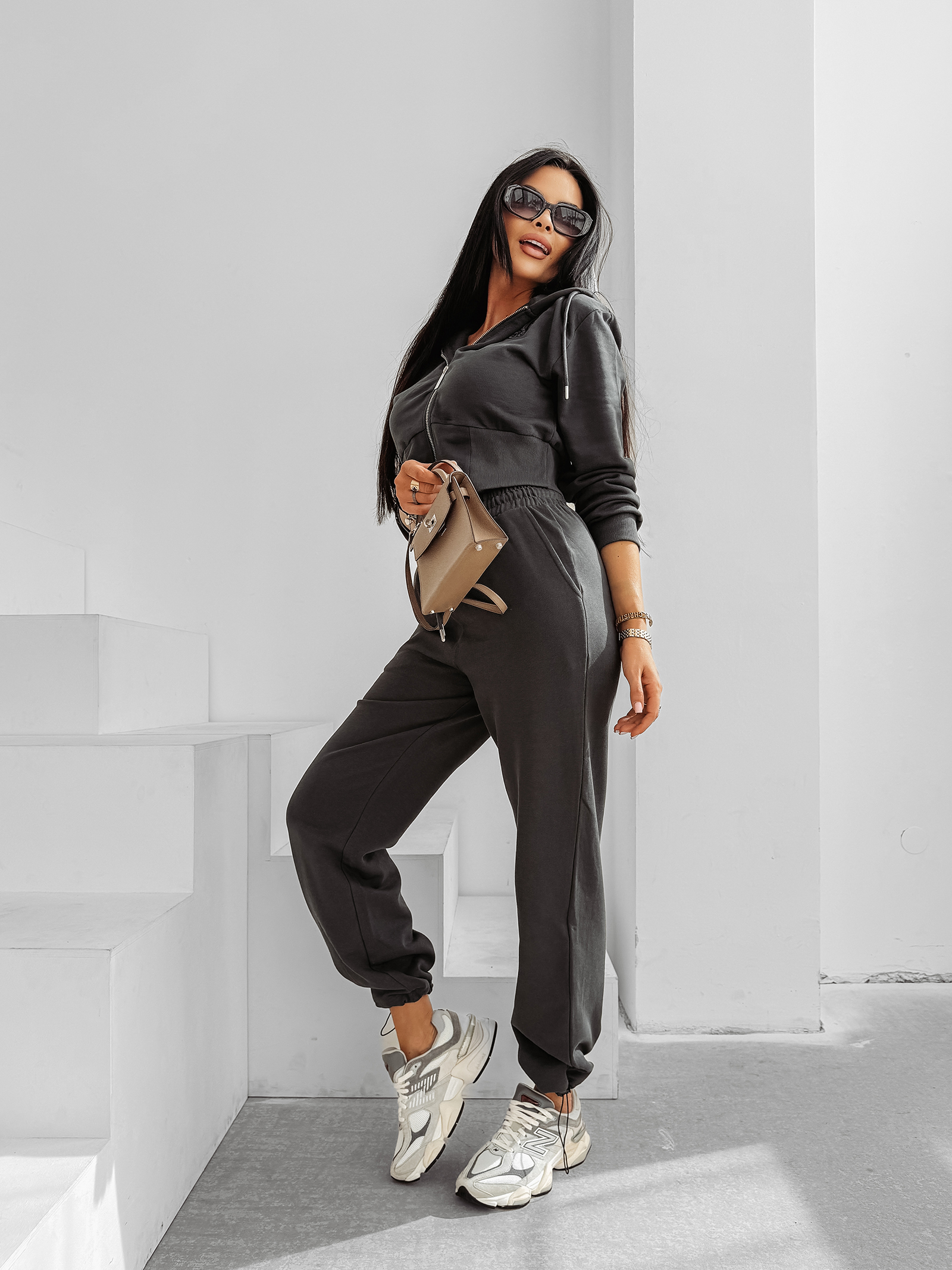 Komplet damski OLAVOGA SANCTUARY grafitowy ,Olavoga kolekcja damska , Olavoga moda damska , Olavoga ubrania damski , Olavoga stylizacje damskie , Olavoga streetwear damski , Olavoga moda damska premium , Olavoga stylizacje casual damskie , Olavoga ubrania damskie online , Olavoga fashion woman , Olavoga elegancka moda damska , moda damska premium , moda damska online , nowoczesna moda damska , nowoczesne ubrania damskie , ubrania damskie streetwear , elegancka moda damska online , casual moda damska , odzież damska streetwear , stylizacje damskie casual , luksusowa moda damska , sklep online , sklep internetowy , zakupy , wyprzedaż , outlet ,