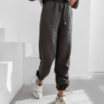 Komplet damski OLAVOGA SANCTUARY grafitowy ,Olavoga kolekcja damska , Olavoga moda damska , Olavoga ubrania damski , Olavoga stylizacje damskie , Olavoga streetwear damski , Olavoga moda damska premium , Olavoga stylizacje casual damskie , Olavoga ubrania damskie online , Olavoga fashion woman , Olavoga elegancka moda damska , moda damska premium , moda damska online , nowoczesna moda damska , nowoczesne ubrania damskie , ubrania damskie streetwear , elegancka moda damska online , casual moda damska , odzież damska streetwear , stylizacje damskie casual , luksusowa moda damska , sklep online , sklep internetowy , zakupy , wyprzedaż , outlet ,