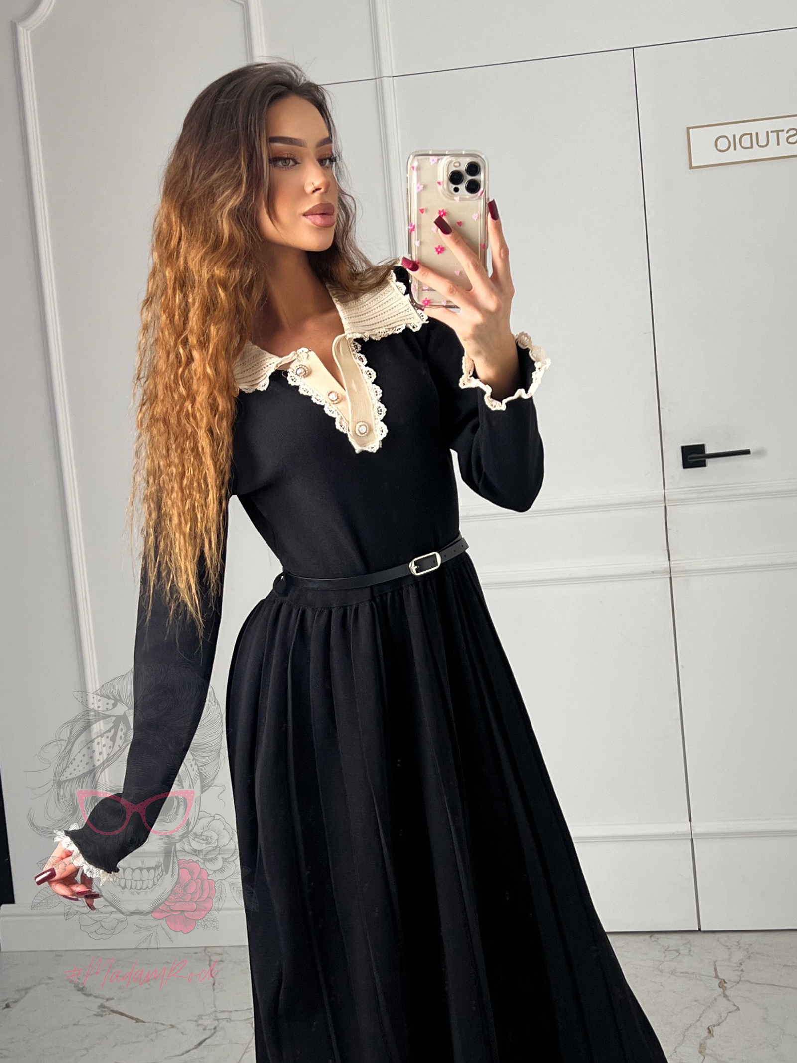 Sukienka długa z kołnierzykiem Wednesday long czarna Sukienka długa z kołnierzykiem Wednesday long czarna